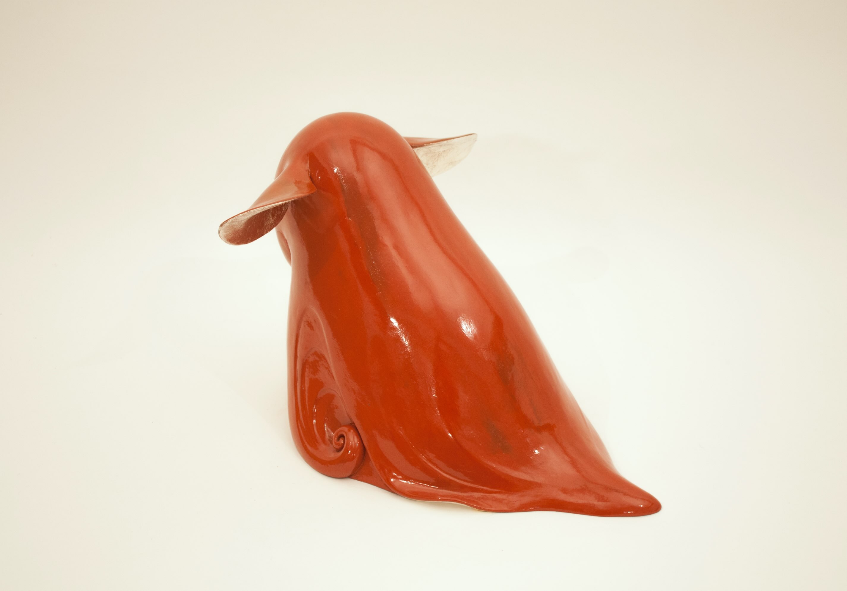 Poulton de Xue Sun, sculpture en grès, laque et feuille d’or